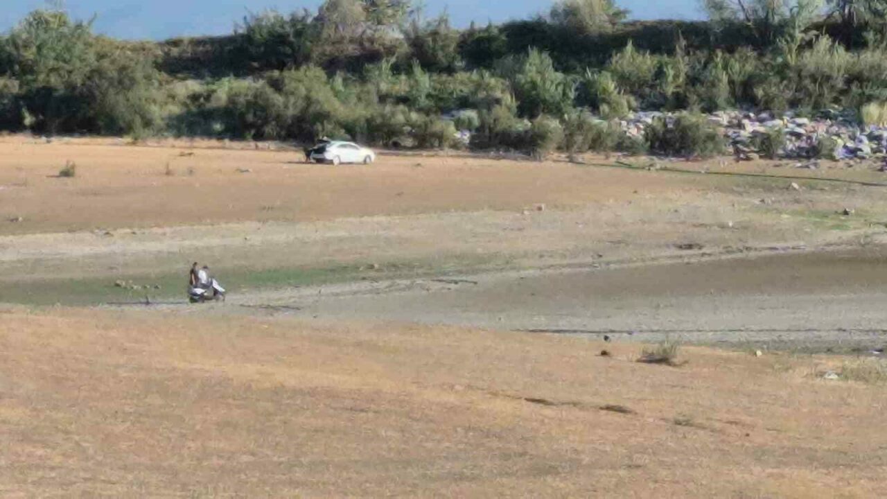 Bursa’da üzen görüntü! 43 yıllık gölet yok oldu…