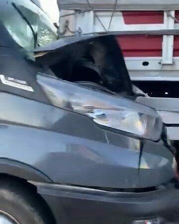 Bursa’da zincirleme kaza: Peş peşe çarpıştılar… Bursa’nın Karacabey ilçesinde tır ve kamyonların karıştığı zincirleme trafik kazasında