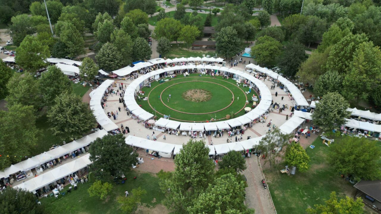 Bursa’daki alışveriş şenliğine yoğun ilgi! Süre uzatıldı… Bursa’daki alışveriş şenliğine yoğun ilgi! Süre uzatıldı…