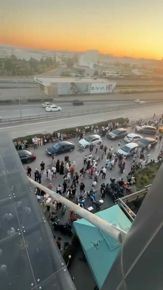 Bursa’daki AVM’lerde deprem paniği Bursa’daki AVM’lerde deprem paniği