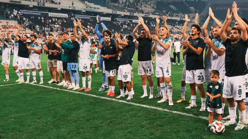 Bursasporlu futbolculardan galibiyet değerlendirmesi! Bursasporlu futbolculardan galibiyet değerlendirmesi!