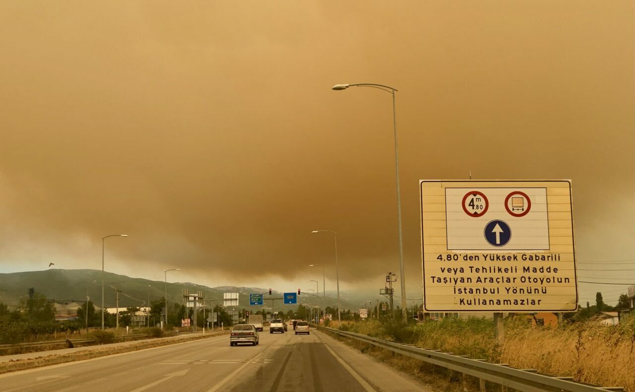 Bursa’yı duman kapladı! Şehir merkezinde yoğun is kokusu…