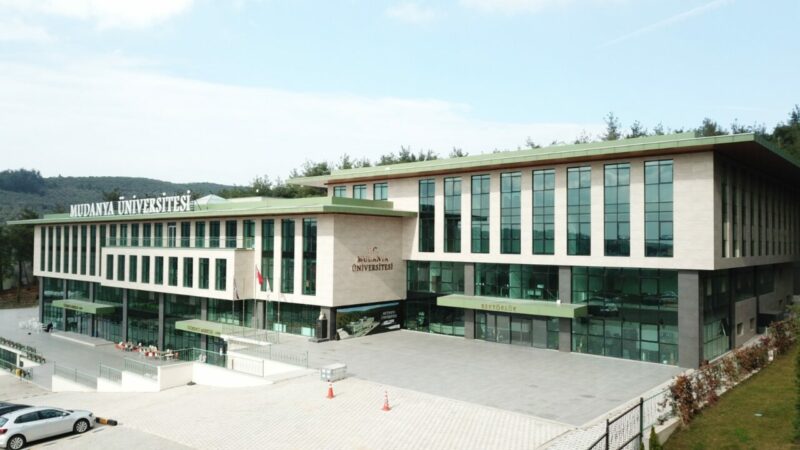 Mudanya Üniversitesi’nde kontenjanlar doldu Üniversite hayali kuran öğrencilerin heyecanla beklediği YKS yerleştirme sonuçları açıklandı.