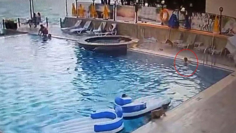 Minik Ali’nin otel havuzunda acı ölümü Minik Ali’nin otel havuzunda acı ölümü