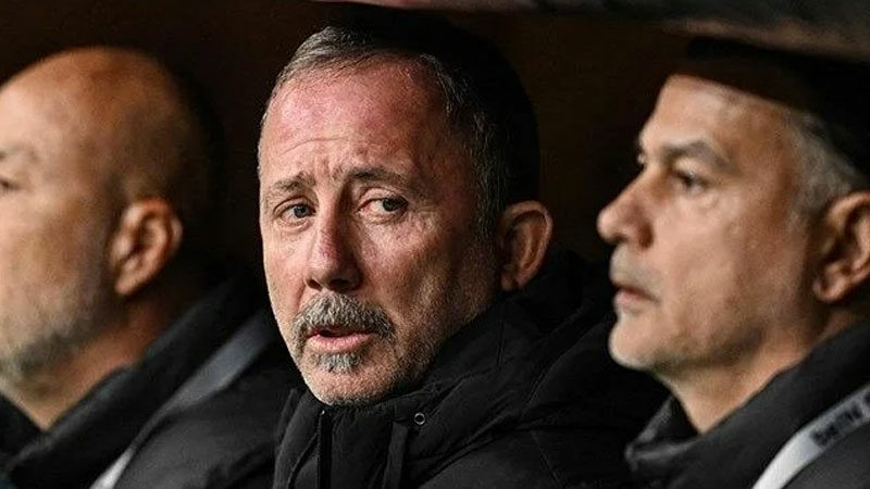 Sergen Yalçın resmen Beşiktaş’ta Beşiktaş, teknik direktörlük görevine Sergen Yalçın'ın getirildiğini açıkladı.