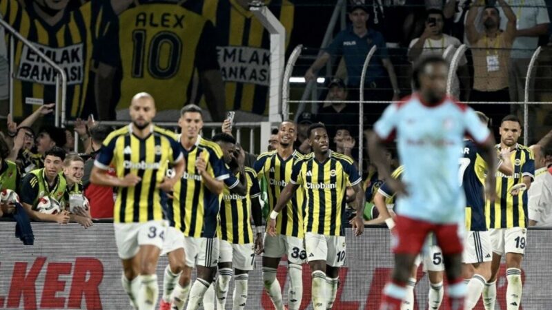 7 gollü maçta Fenerbahçe turladı Fenerbahçe, UEFA Şampiyonlar Ligi 3. eleme turu rövanşında Hollanda'nın Feyenoord