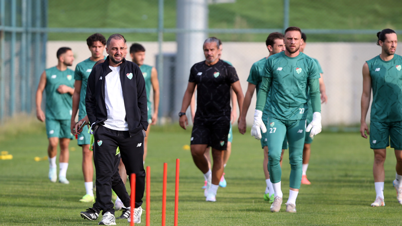 Bursaspor’un hocası Çağlayan’dan flaş mesajlar: ‘Bu takım gurur verecek’ Bursaspor’un hocası Çağlayan’dan flaş mesajlar: ‘Bu takım gurur verecek’