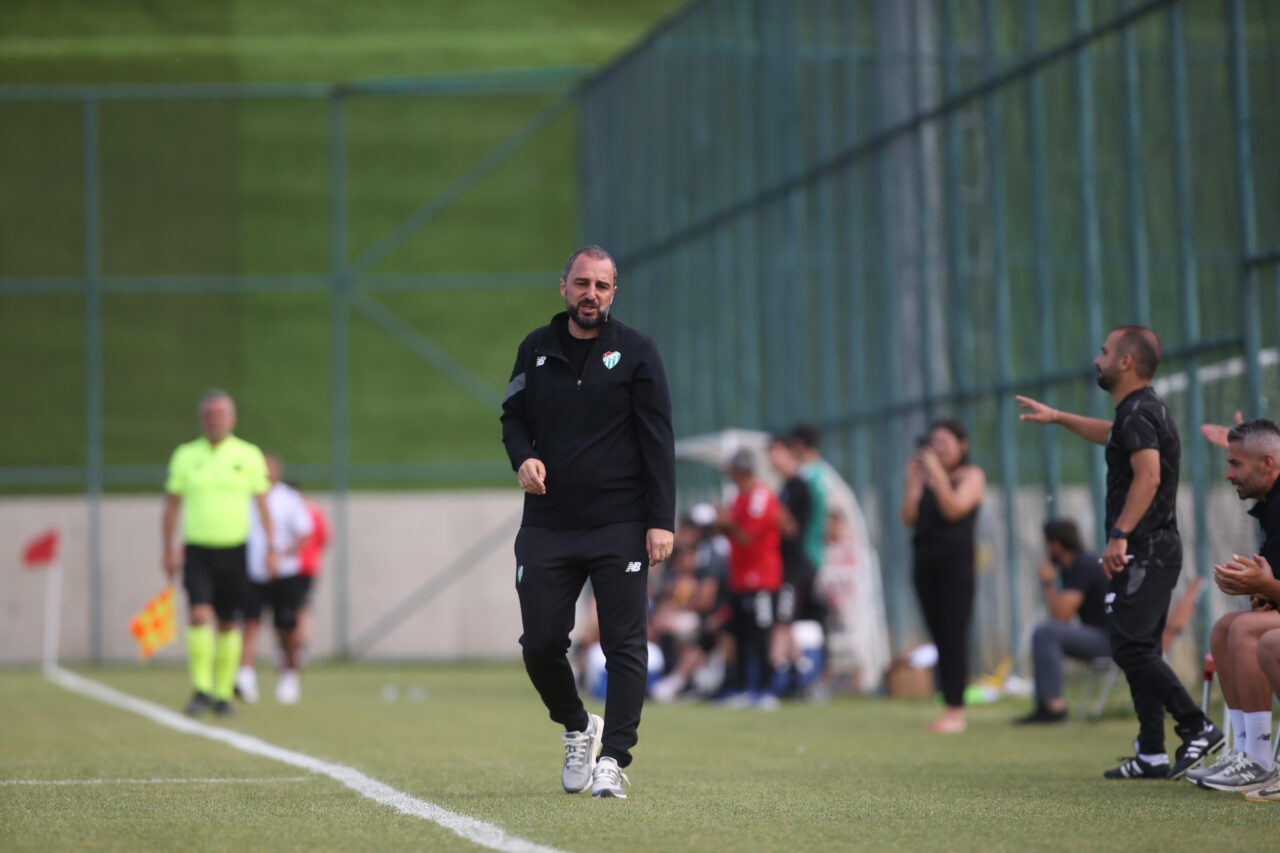 Bursaspor’un hocası Çağlayan’dan lig öncesi camiaya mesaj Bursaspor’un hocası Çağlayan’dan lig öncesi camiaya mesaj