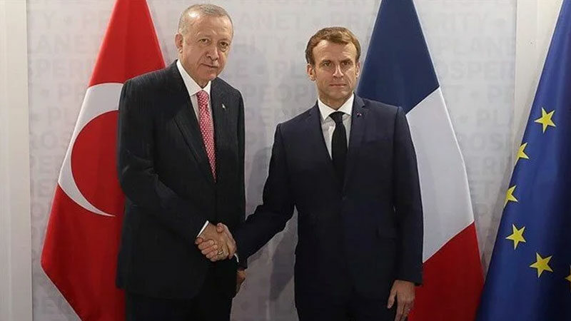 Cumhurbaşkanı Erdoğan Macron’la görüştü Cumhurbaşkanı Erdoğan, Fransa Cumhurbaşkanı Macron ile telefon görüşmesi gerçekleştirdi. Macron,