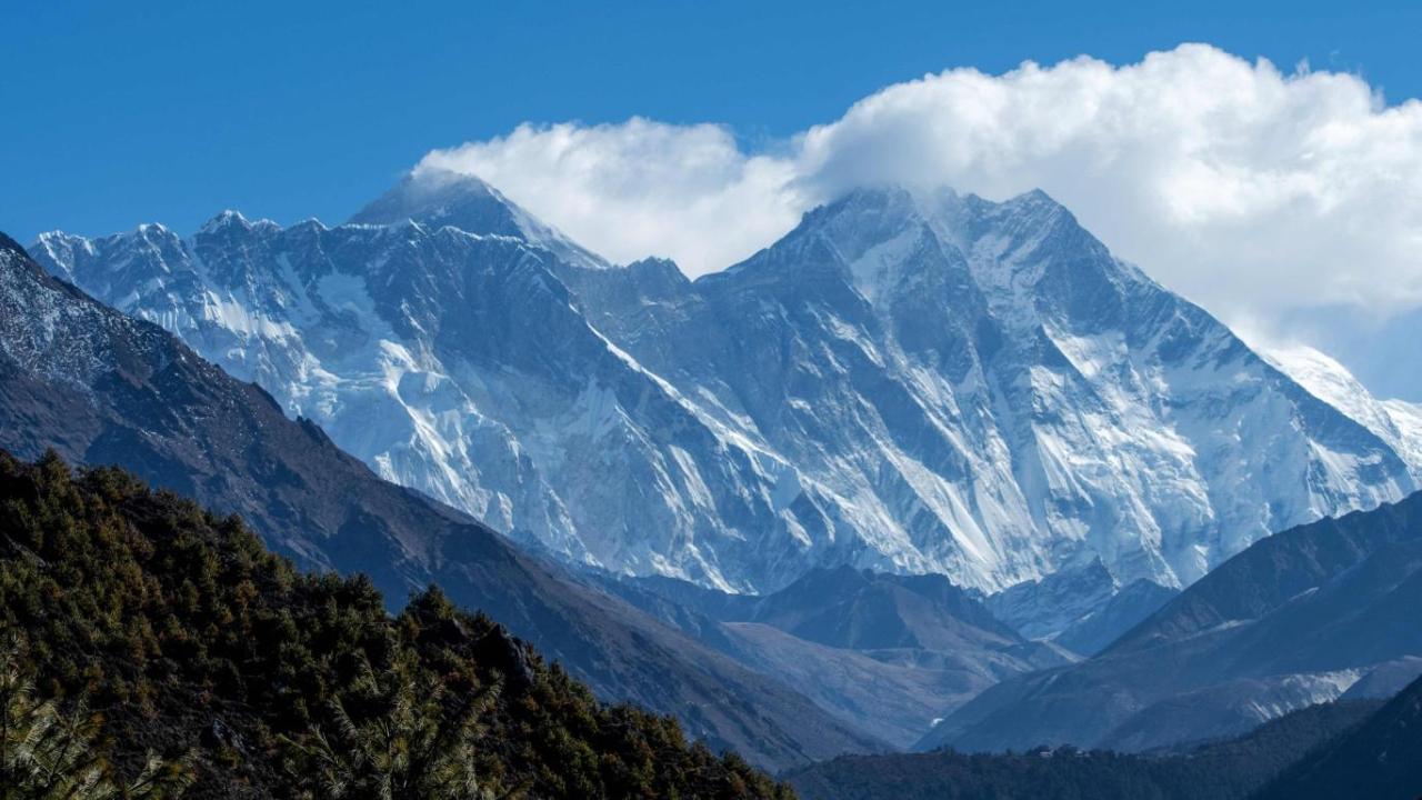 Everest Dağı’nda 10 yıl sonra bir ilk Everest Dağı’nda 10 yıl sonra bir ilk