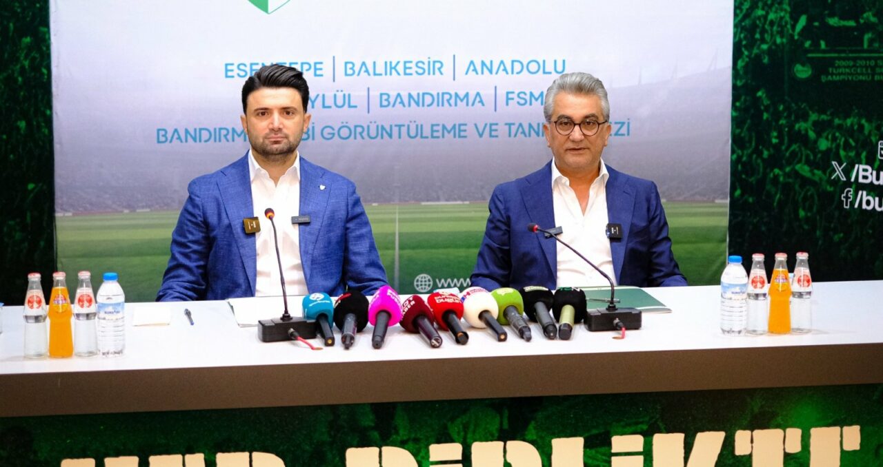 Bursaspor’da imzalar atıldı! 3 metro istasyonun ismi 5 yıllığına değişti Bursaspor’da imzalar atıldı! 3 metro istasyonun ismi 5 yıllığına değişti