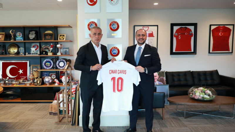 Uludağ Alan Başkanı Çavuş’tan TFF Başkanı Hacıosmanoğlu’na ziyaret Kültür ve Turizm Bakanlığı Uludağ Alan Başkanı Çınar Çavuş, Türkiye