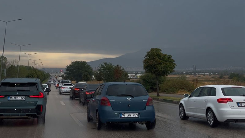 Bursa’da yağmur trafiği Bursa’da yağmur trafiği