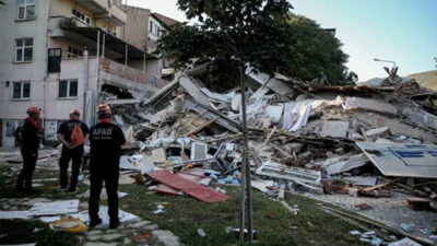 Sındırgı’da yıkılan bina ile ilgili iki gözaltı
