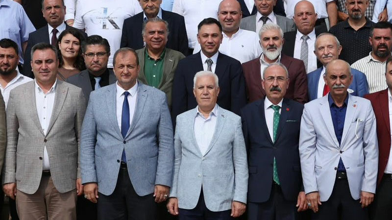 Başkan Bozbey İznik’te “Başkan Bozbey Burada” programı kapsamında Bursa'yı ilçe ilçe gezen Büyükşehir