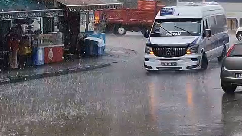 Bursa’ya can suyu! Yağmur, şehir merkezine düştü Bursa’ya can suyu! Yağmur, şehir merkezine düştü