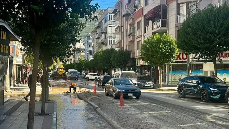 Bursa'nın Gemlik ilçesinde Turkcell'in altyapı çalışmaları nedeniyle yaşanan sıkıntılar üzerine