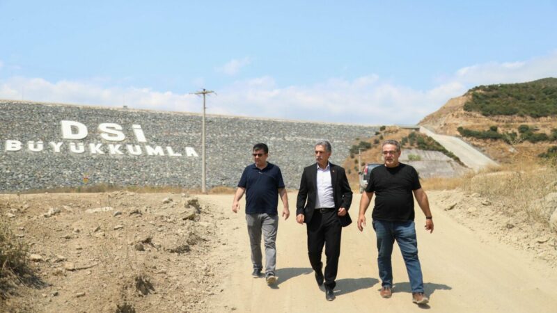 Gemlik Belediye Başkanı Şükrü Deviren, Büyükkumla Mahallesi'ndeki su sorununu çözmek