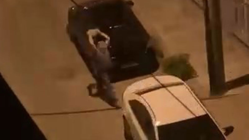 Bursa’da alkollü vatandaş dehşeti: Camı sağlam araba bırakmadı