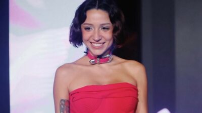 Zeynep Bastık’tan leoparlı elbisesiyle teknede baş döndüren pozlar!