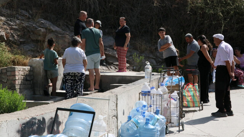O ilimizde su krizi! Çeşmelerde kuyruk oluştu