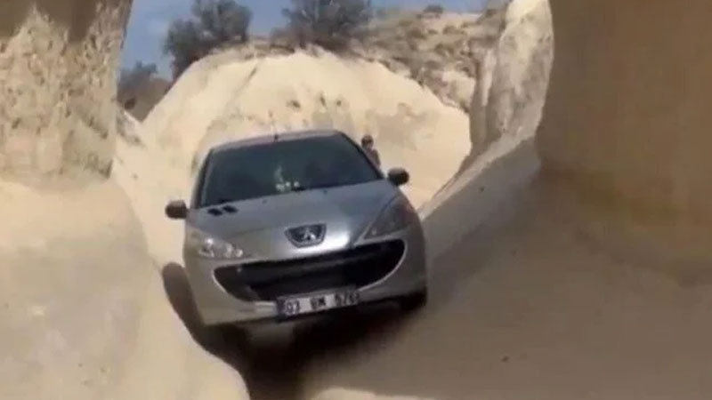 Navigasyon yanılttı, peribacalarının arasına soktu Navigasyon yanılttı, peribacalarının arasına soktu