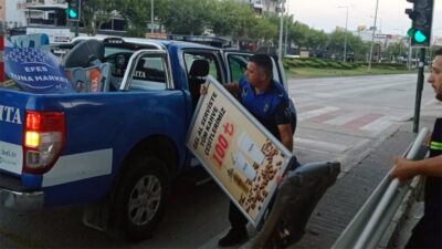 Bursa’da çok sayıda tabela toplandı