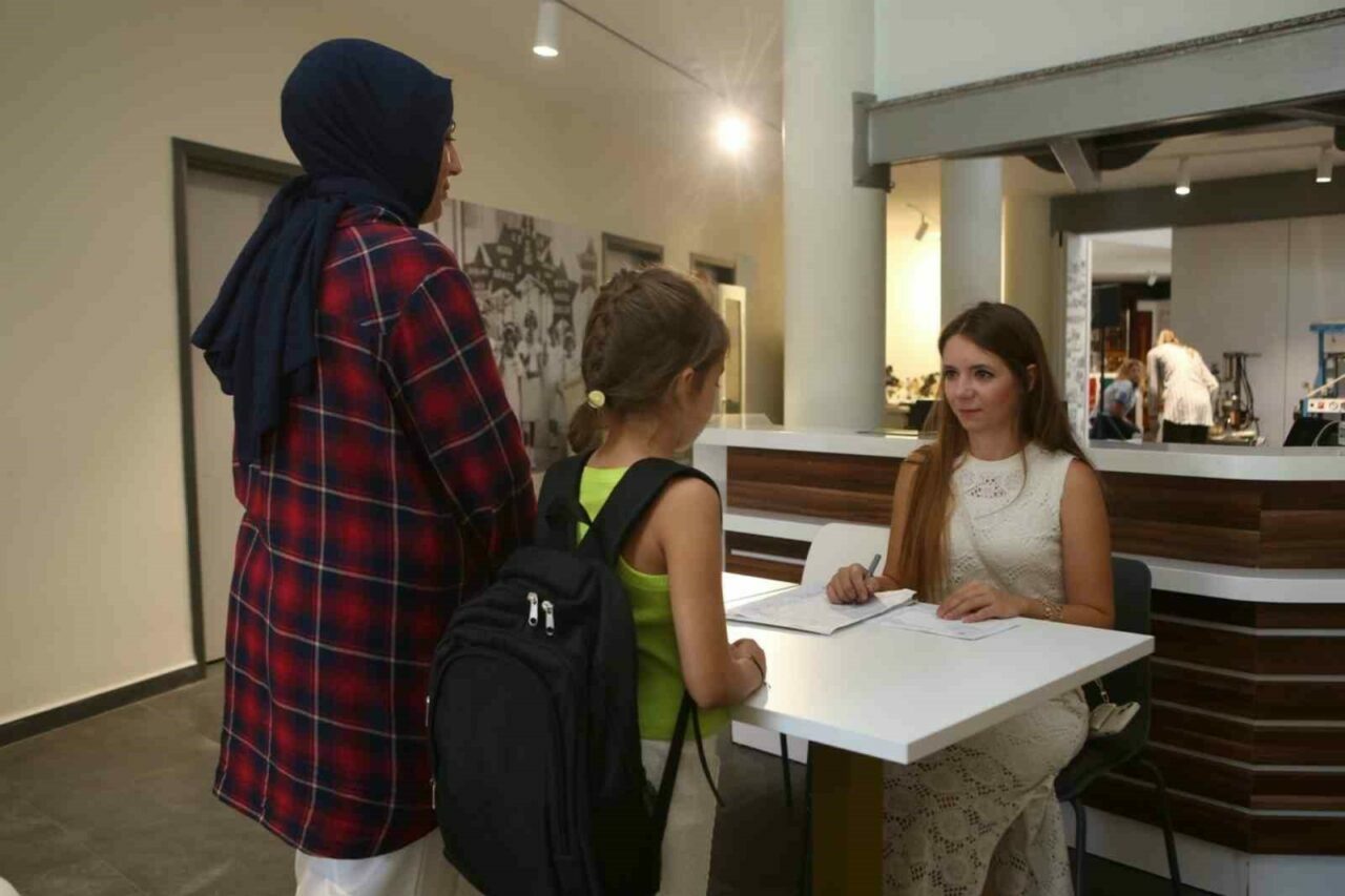 Bursa’da öğrencilere kırtasiye desteği Bursa’da öğrencilere kırtasiye desteği