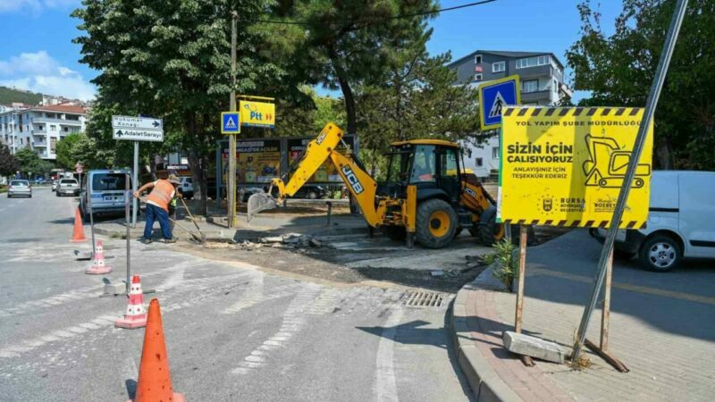 Bursa’nın bu ilçesinde asfalt mesaisi! Ulaşıma konfor geldi… Bursa’nın dört bir yanındaki cadde ve sokakları sağlıklı hale getirmek