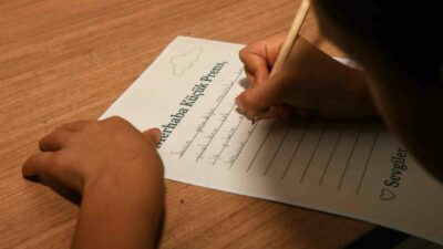 Bursa Osmangazi’de çocuklar mektup yazma alışkanlığı kazandı