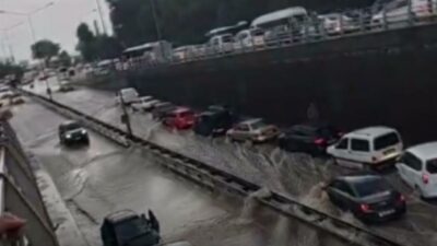 Denizli’yi sağanak vurdu