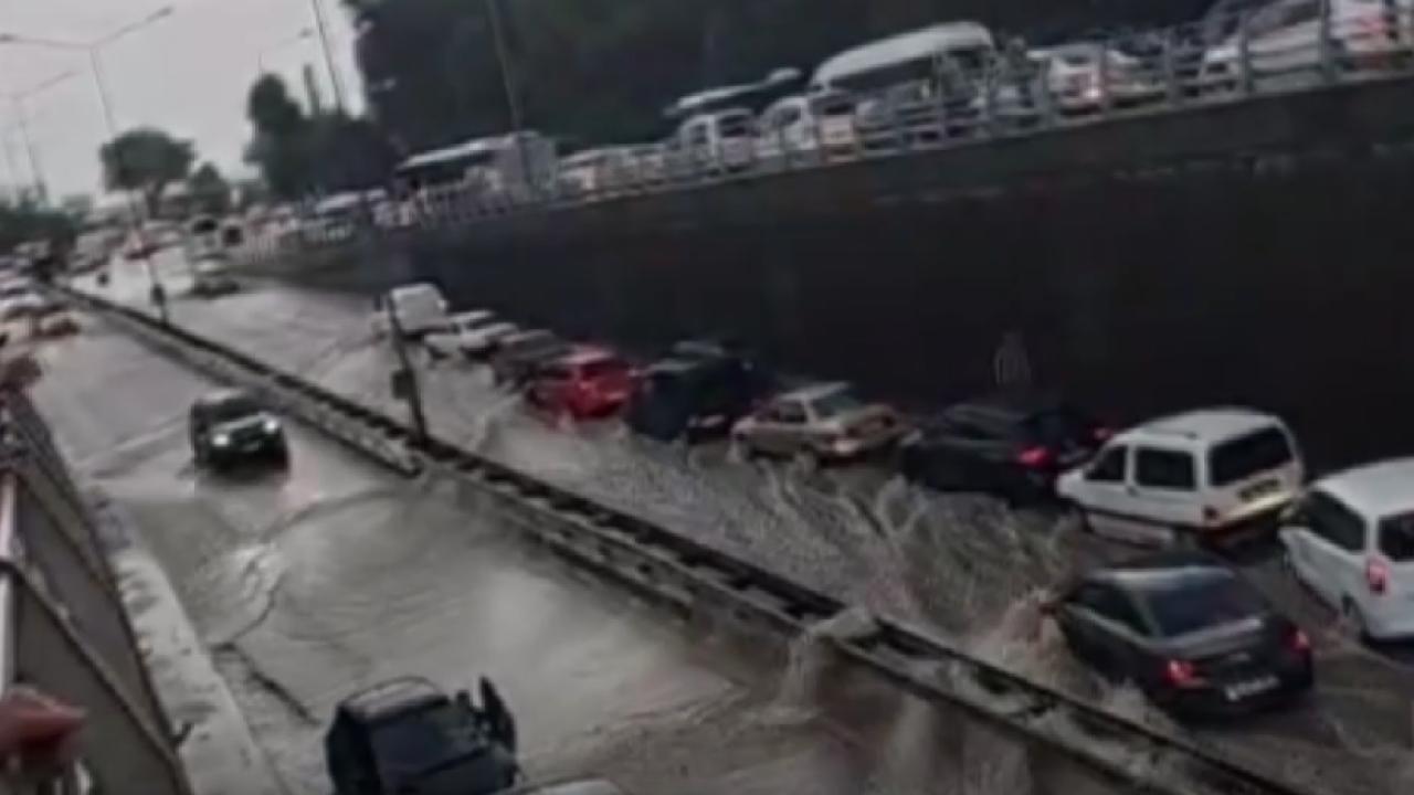 Denizli’yi sağanak vurdu Denizli’yi sağanak vurdu