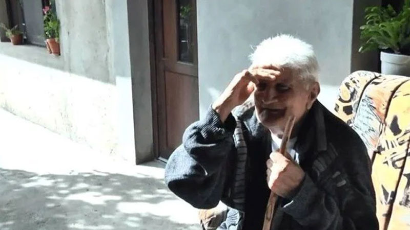 Kaybolduktan 30 yıl sonra aynı kıyafetlerle döndü: Hiç bir şey hatırlamıyor! Kaybolduktan 30 yıl sonra aynı kıyafetlerle döndü: Hiç bir şey hatırlamıyor!