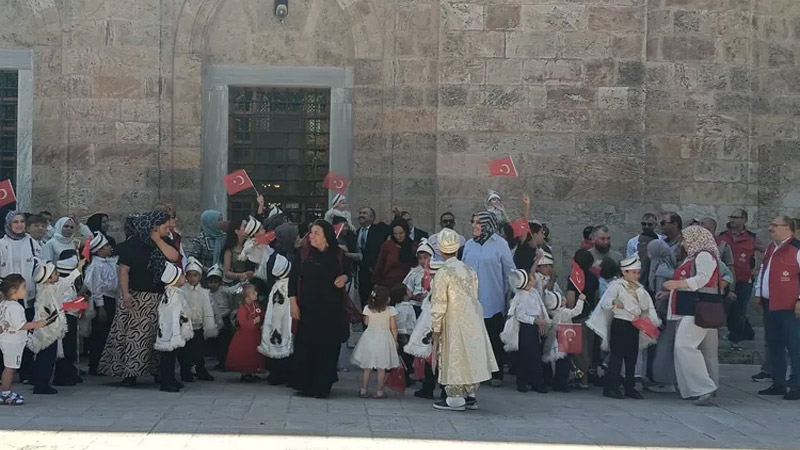 529 yıllık toplu sünnet şöleni Bursa’da da yaşatıldı 529 yıllık toplu sünnet şöleni Bursa’da da yaşatıldı