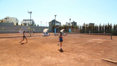 Bursa Nilüfer’de genç raketler mücadele etti