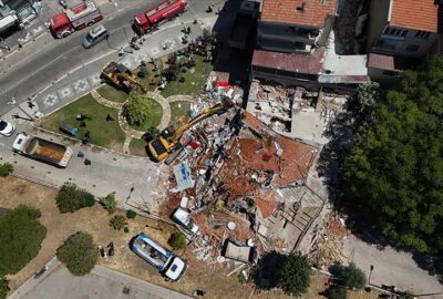 Balıkesir’in Sındırgı ilçesindeki depremde yıkılan binanın sahibi tutuklandı