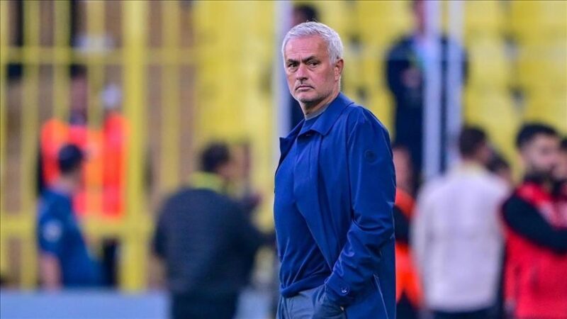 Fenerbahçe'de dünyaca ünlü Portekizli teknik direktör Jose Mourinho dönemi, yaklaşık