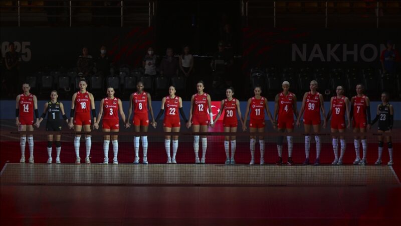 Tayland'da düzenlenen Dünya Şampiyonası'nın üçüncü maçında Kanada'yı 3-0 yenerek E