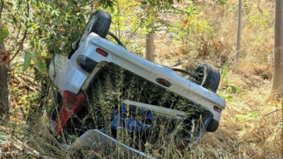 Bursa’da otomobil uçuruma yuvarlandı