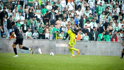 Bursaspor’daki ilk maçında kupa kaldırmıştı! Büyük görev ona düştü