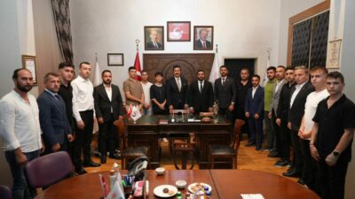 Başkan Ercan Özel, Ülkücü gençlikle omuz omuza