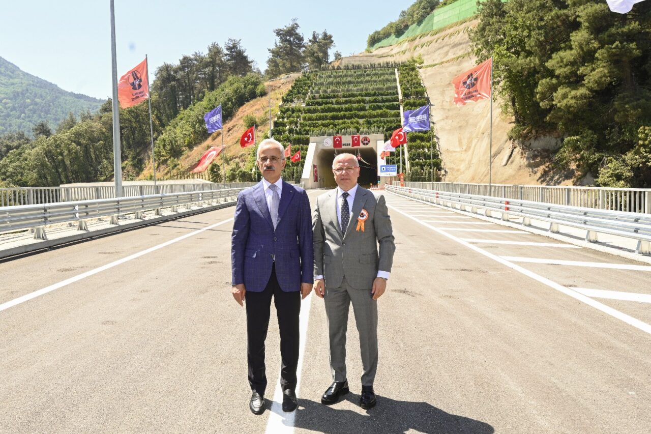 Bursa’ya ulaşımda büyük hamle Bursa’ya ulaşımda büyük hamle