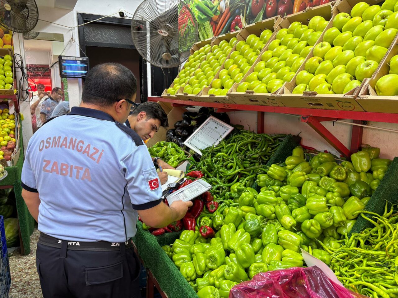 Bursa’da Suriyeli manava etiket baskını! Bursa’da Suriyeli manava etiket baskını!