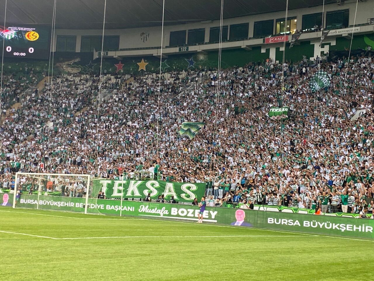 Bursaspor’un taraftar grubu Teksas’tan yeni set pankart Bursaspor’un taraftar grubu Teksas’tan yeni set pankart
