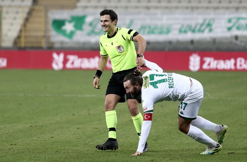Bursaspor’un ilk hafta maçının hakemi belli oldu Bursaspor’un ilk hafta maçının hakemi belli oldu