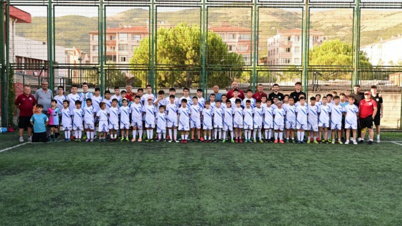 Gemlik Belediyespor Kulübü tarafından düzenlenen yaz okulu, 26 Haziran'da başladı.