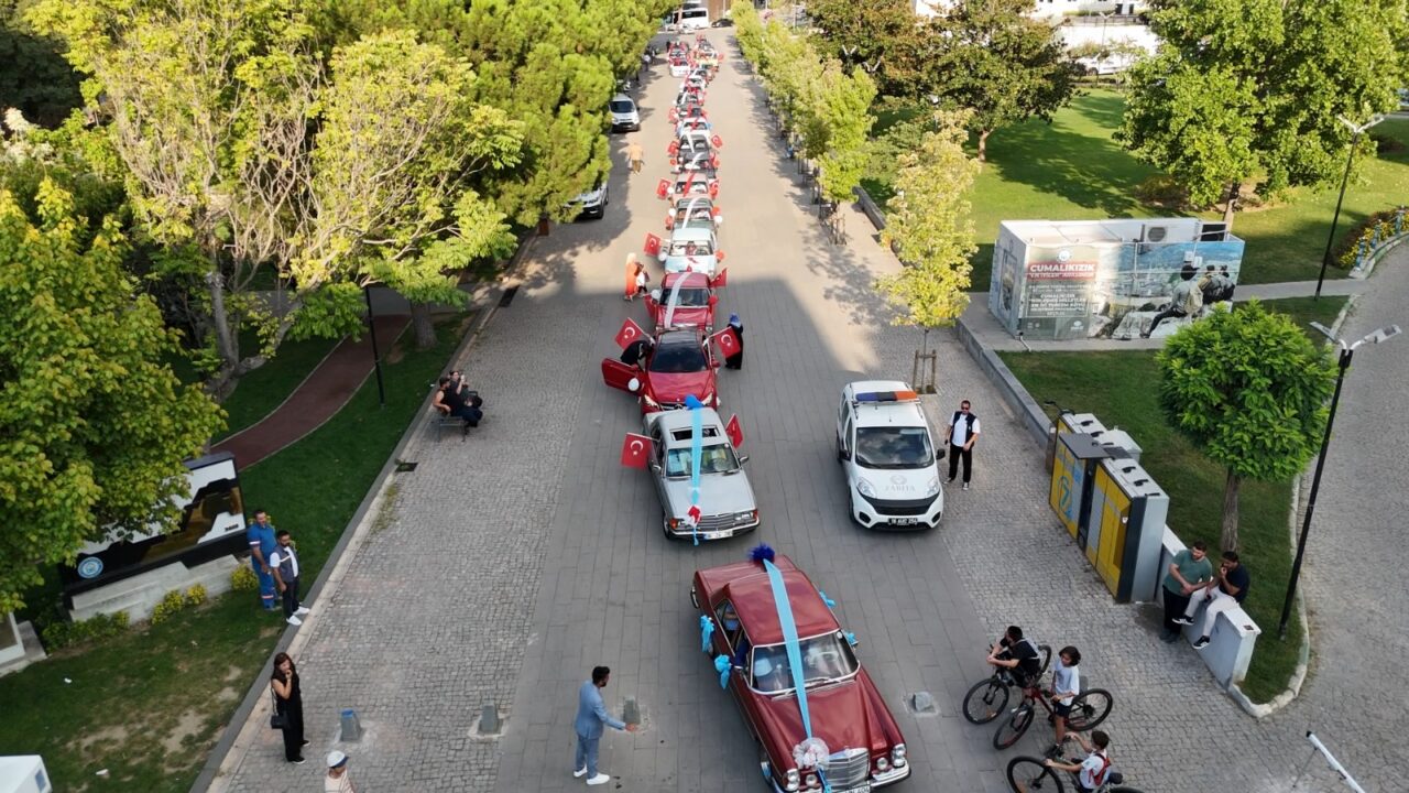 Bursa’nın Yıldırım Belediyesi’nden 600 çocuğa ‘klasik araba’ konvoylu sünnet Bursa’nın Yıldırım Belediyesi’nden 600 çocuğa ‘klasik araba’ konvoylu sünnet