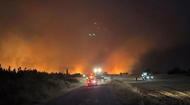 Çanakkale’de yangın büyüyor: Evler ve araçlar zarar gördü, çok sayıda tahliye var Çanakkale’de yangın büyüyor: Evler ve araçlar zarar gördü, çok sayıda tahliye var