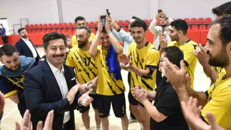 Yenişehir Belediyesi’nden amatör kulüplere destek Yenişehir Belediyesi, Yenişehir Belediyespor’un yeni sezon kararlarıyla ilgili açıklamada bulundu.