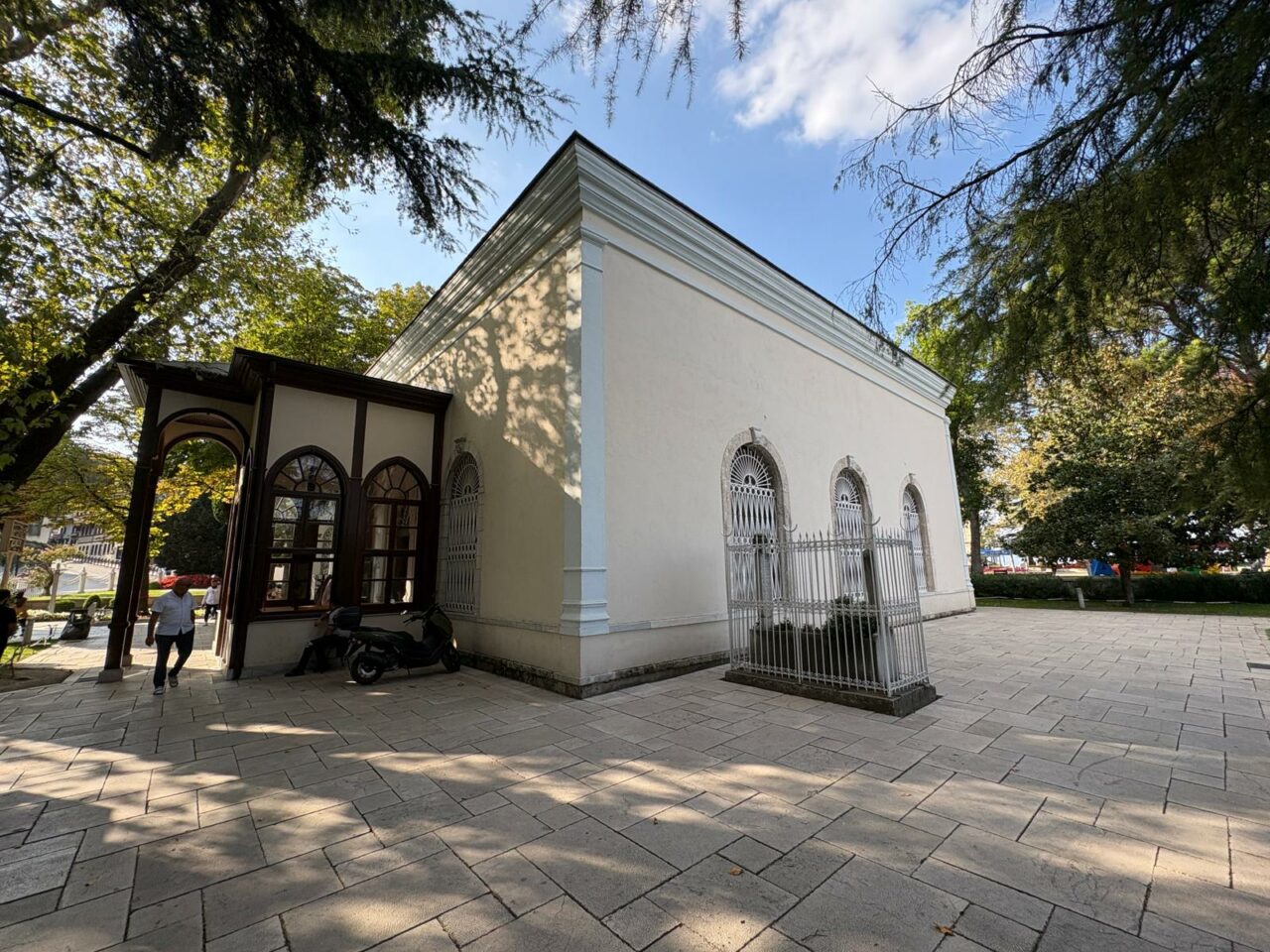 Bursa Tophane’deki ‘Garip’ mezarın gizemi